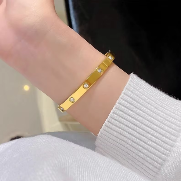 Lustre Elite Zircon Bangle – Luxury Edition