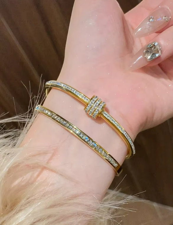 Lustre Elite Zircon Bangle – Luxury Edition