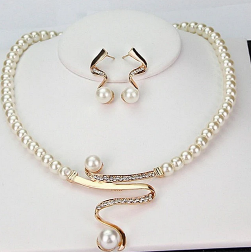 Eternal Radiance Pearl Jewelry Set