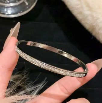 Lustre Elite Zircon Bangle – Luxury Edition