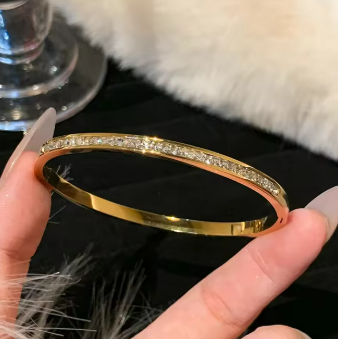 Lustre Elite Zircon Bangle – Luxury Edition