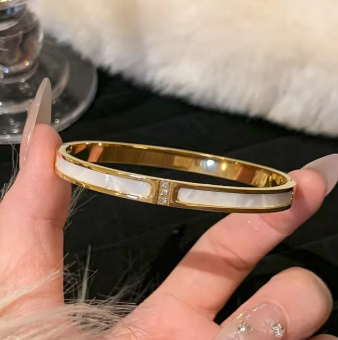 Lustre Elite Zircon Bangle – Luxury Edition